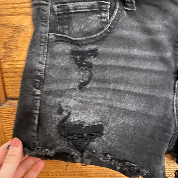 American Eagle Midi Stretch Black Distressed Shorts - Picture 2 of 4